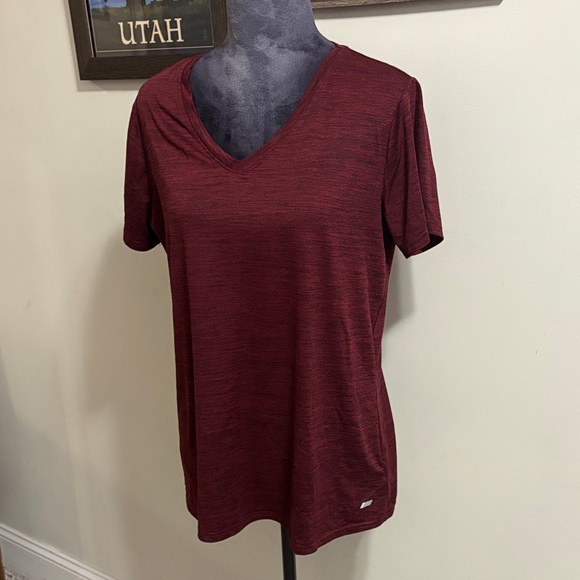 Amazon Essentials Tops - Comfy Women’s Heather Red V-Neck Short Sleeve Top